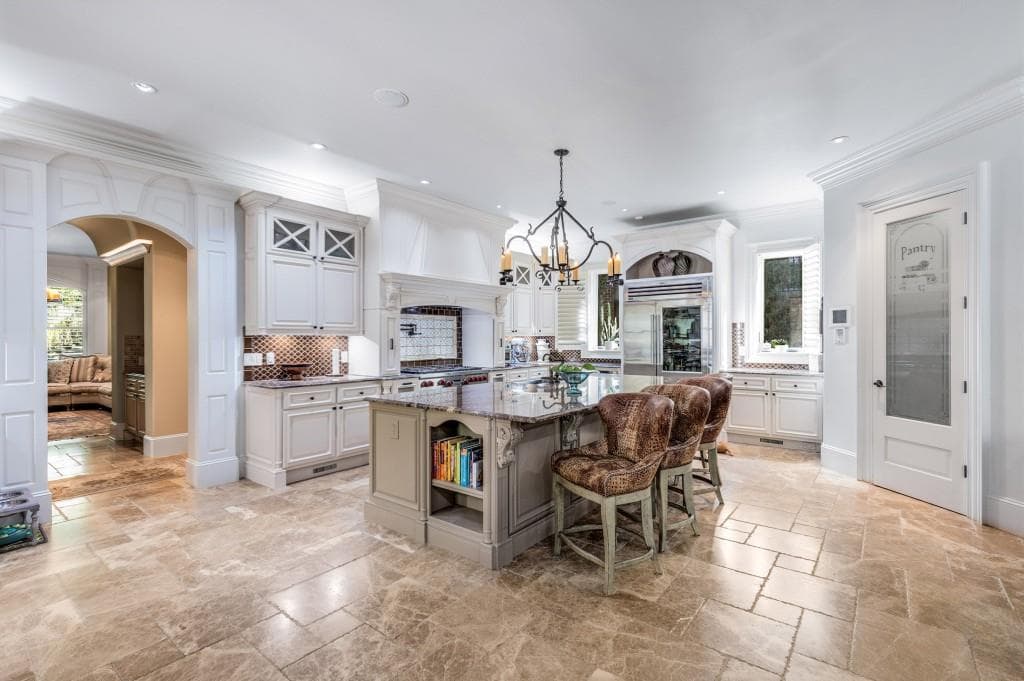 6 bedroom, 8 bathroom, 6,515 sq ft single family residence under contract at 1060 Canter Road, Atlanta, GA 30324 — photo 10