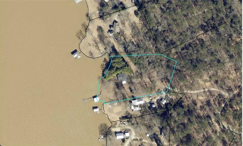 2 bedroom, 1 bathroom, 1,836 sq ft single family residence for sale at 170 Waters Bridge Circle, Covington, GA 30014 — photo 2