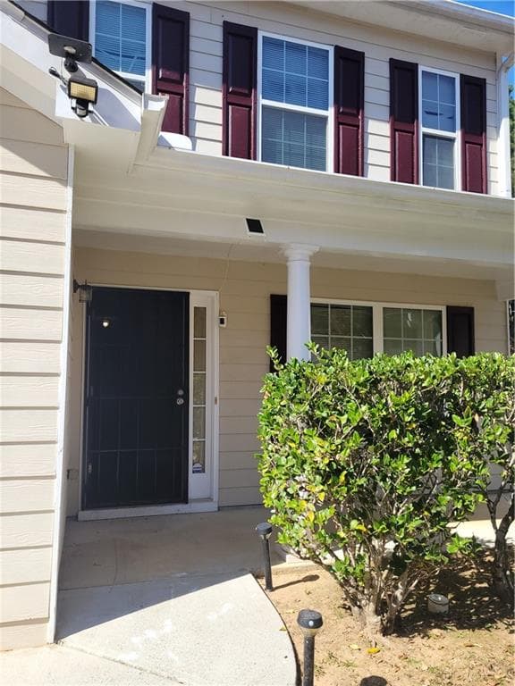 4 bedroom, 3 bathroom, 2,463 sq ft single family residence under contract at 10221 Deep Creek Place, Union City, GA 30291 — photo 2