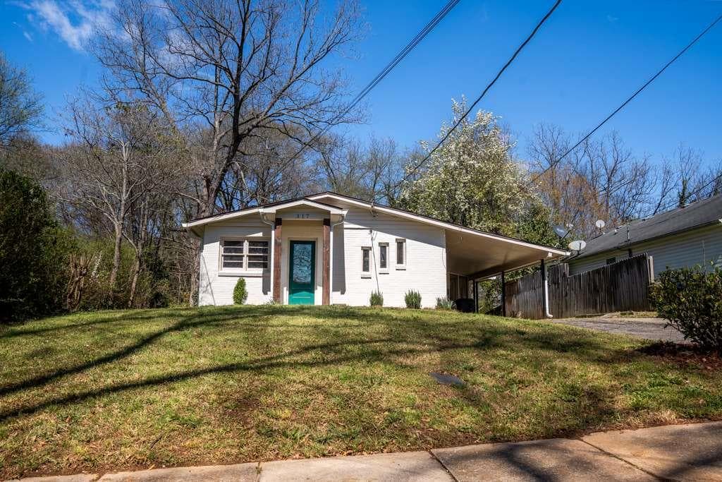 3 bedroom, 2 bathroom, 1,700 sq ft single family residence for sale at 317 Jackson Street, Cartersville, GA 30120 — photo 2