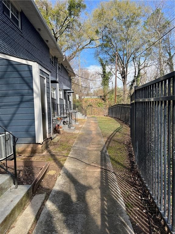 2 bedroom, 2 bathroom, 1,054 sq ft townhouse for sale at 3153 Buford Highway 5, Atlanta, GA 30329 — photo 3