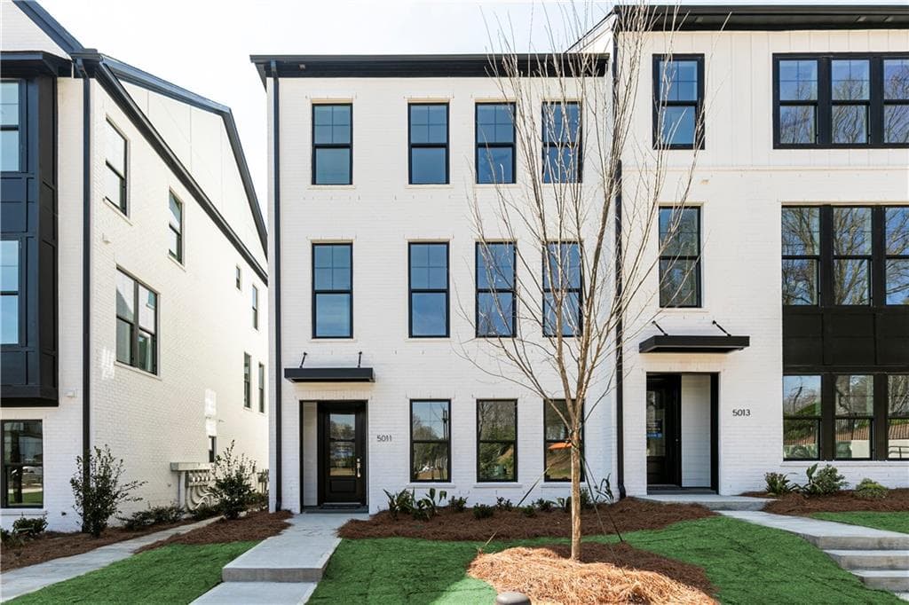 3 bedroom, 4 bathroom, 2,700 sq ft townhouse for sale at 5011 Hartwell Place, Alpharetta, GA 30009