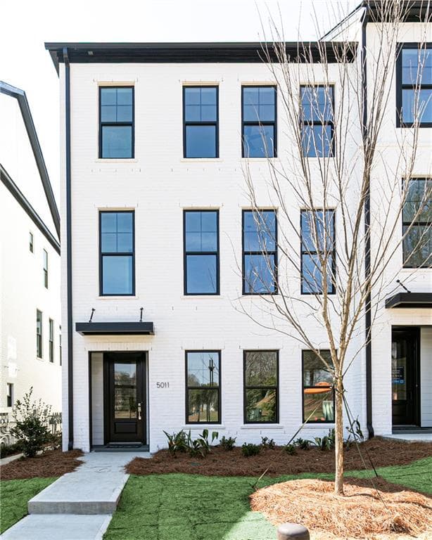 3 bedroom, 4 bathroom, 2,700 sq ft townhouse for sale at 5011 Hartwell Place, Alpharetta, GA 30009 — photo 2