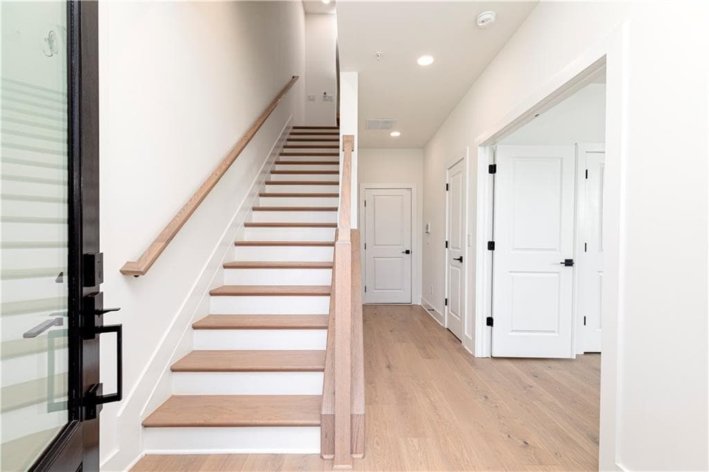 3 bedroom, 4 bathroom, 2,700 sq ft townhouse under contract at 5013 Hartwell Place, Alpharetta, GA 30009 — photo 4