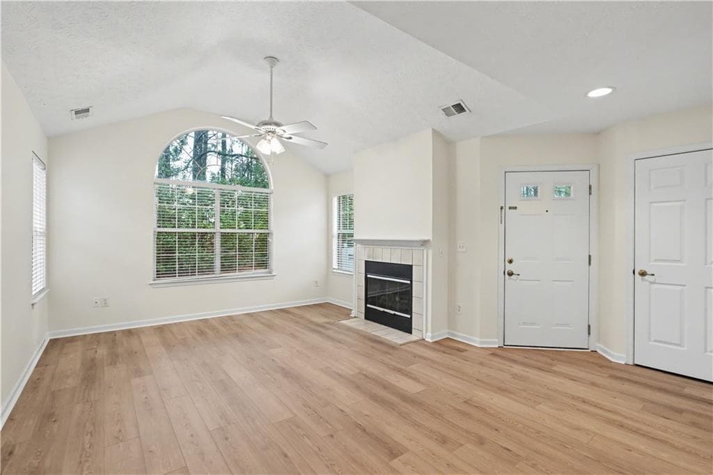 2 bedroom, 2 bathroom, 1,256 sq ft condominium for sale at 3758 NW Vineyards Lake Circle 8, Kennesaw, GA 30144 — photo 2