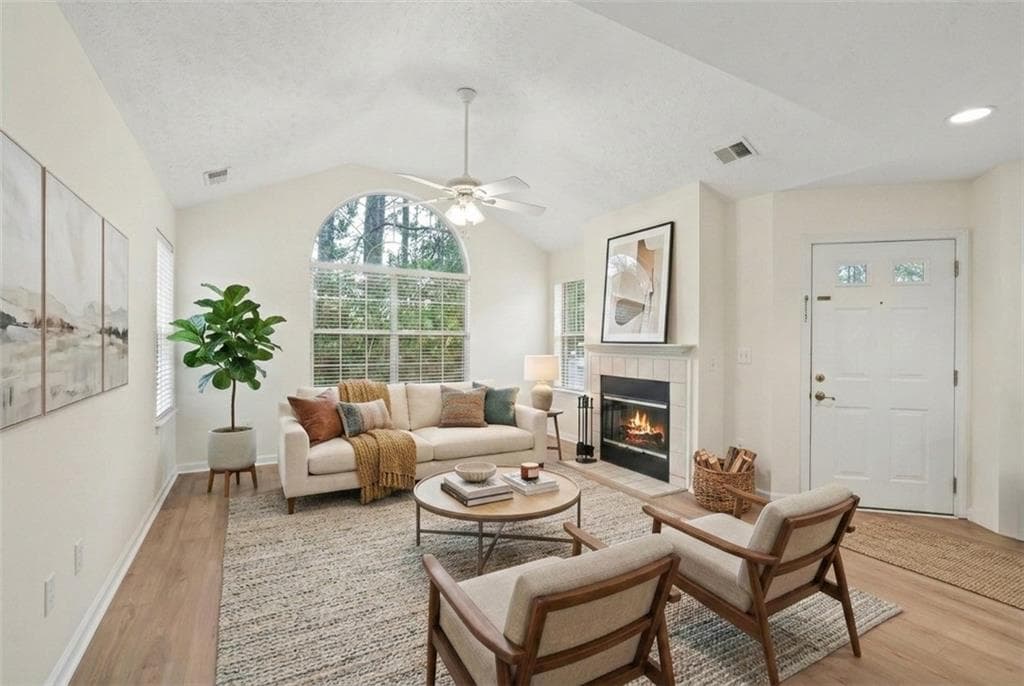 2 bedroom, 2 bathroom, 1,256 sq ft condominium for sale at 3758 NW Vineyards Lake Circle 8, Kennesaw, GA 30144 — photo 1 of 15