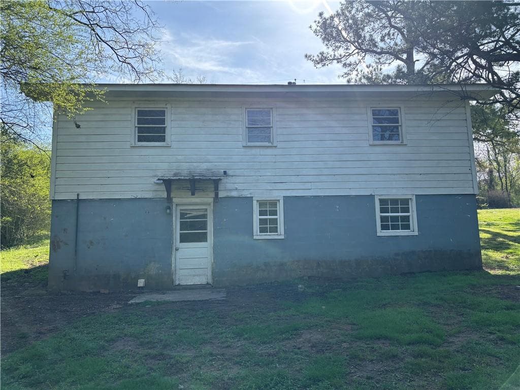 4 bedroom, 2 bathroom, 1,750 sq ft single family residence for sale at 309 Crest Drive, Calhoun, GA 30701 — photo 4