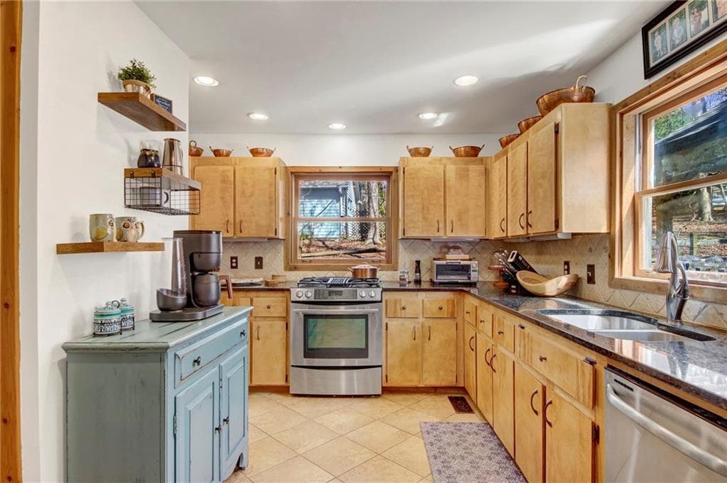 3 bedroom, 2 bathroom, 1,878 sq ft single family residence for sale at 334 Lake View Trace, Jasper, GA 30143 — photo 10