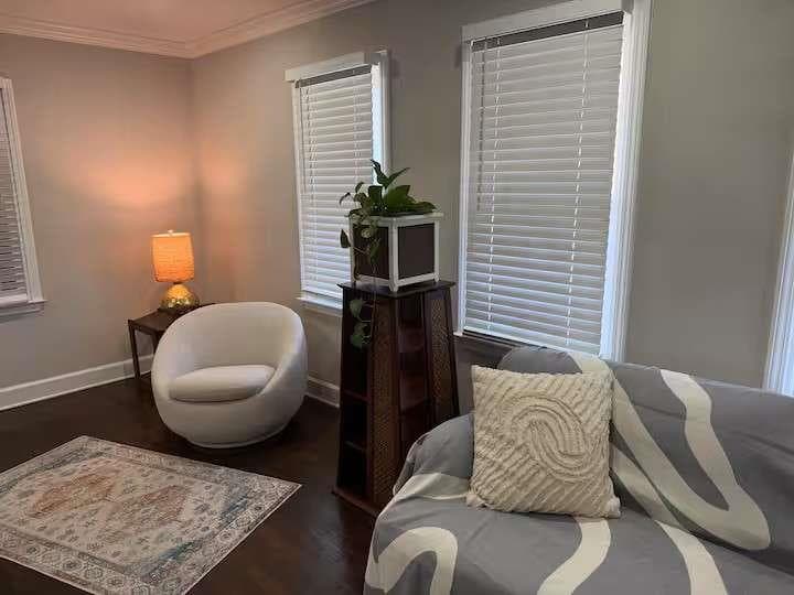 3 bedroom, 2 bathroom, 1,329 sq ft single family residence for sale at 2301 Amber Way, Decatur, GA 30032 — photo 3