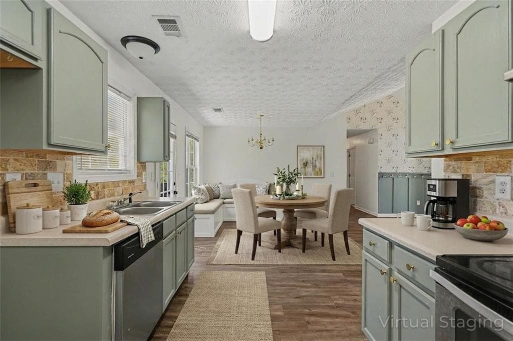 3 bedroom, 2 bathroom, 1,231 sq ft single family residence under contract at 427 Shenandoah Court, Winder, GA 30680 — photo 3