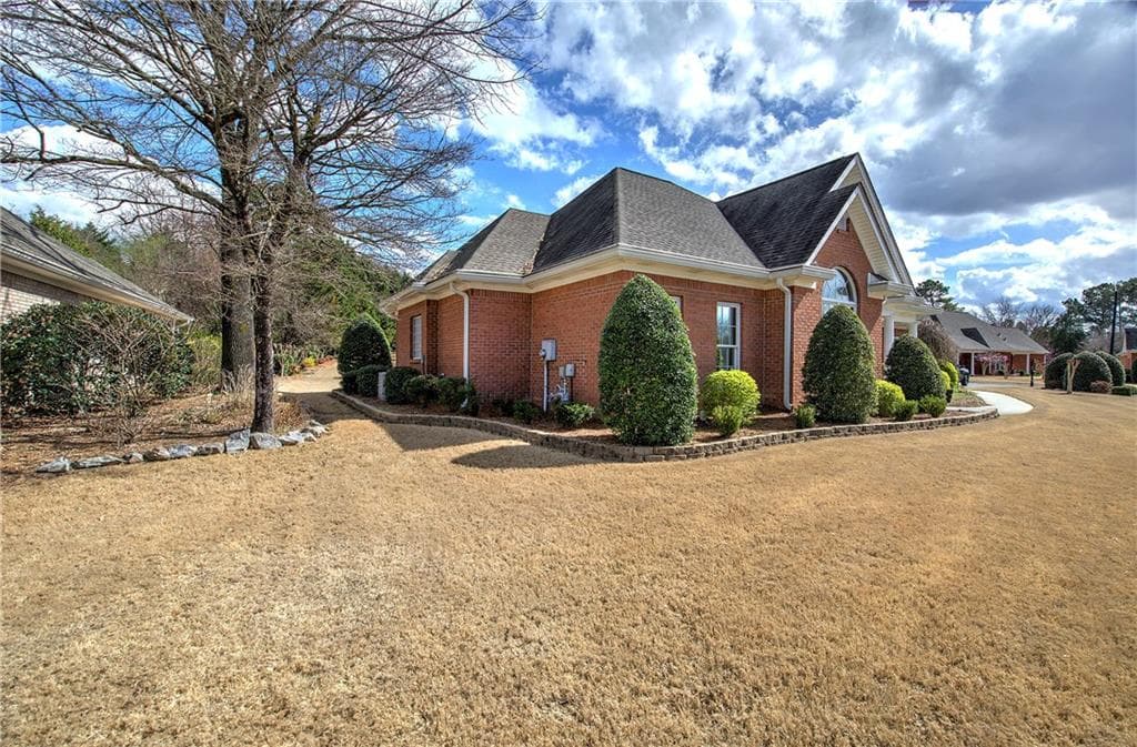 3 bedroom, 2 bathroom, 1,534 sq ft single family residence for sale at 120 Vinings Way, Calhoun, GA 30701 — photo 3