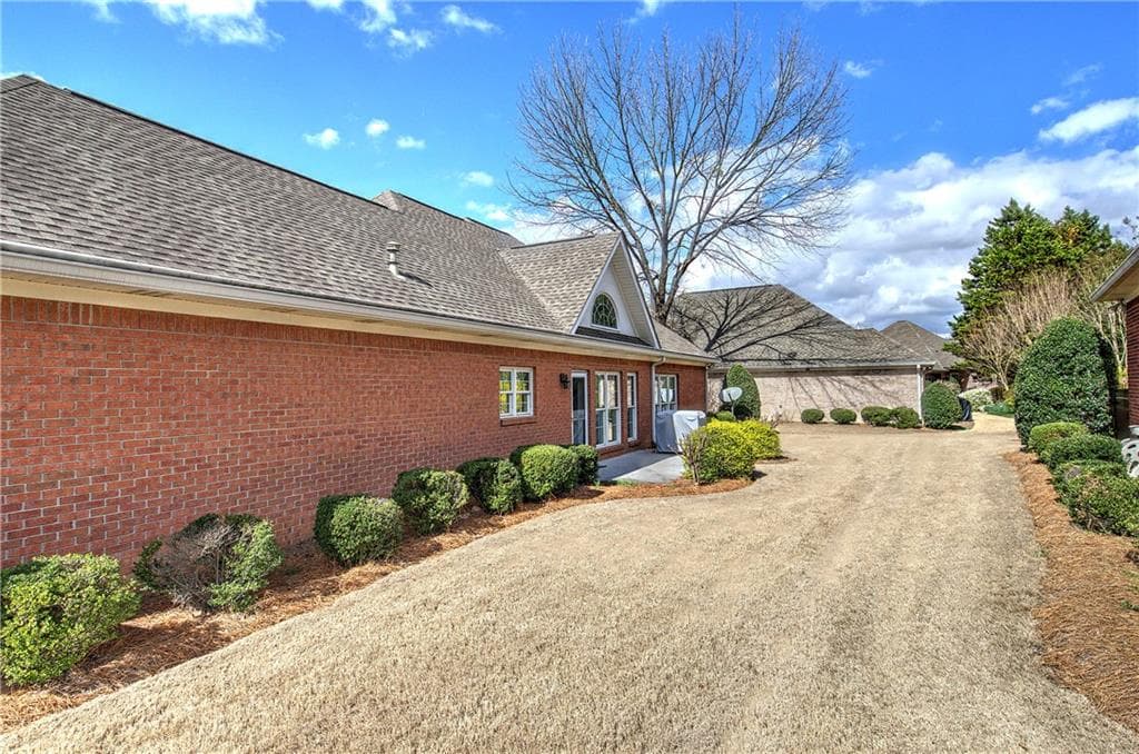 3 bedroom, 2 bathroom, 1,534 sq ft single family residence for sale at 120 Vinings Way, Calhoun, GA 30701 — photo 8