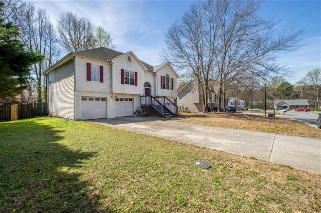 5 bedroom, 3 bathroom, 2,414 sq ft single family residence under contract at 380 Towler Drive, Loganville, GA 30052 — photo 3