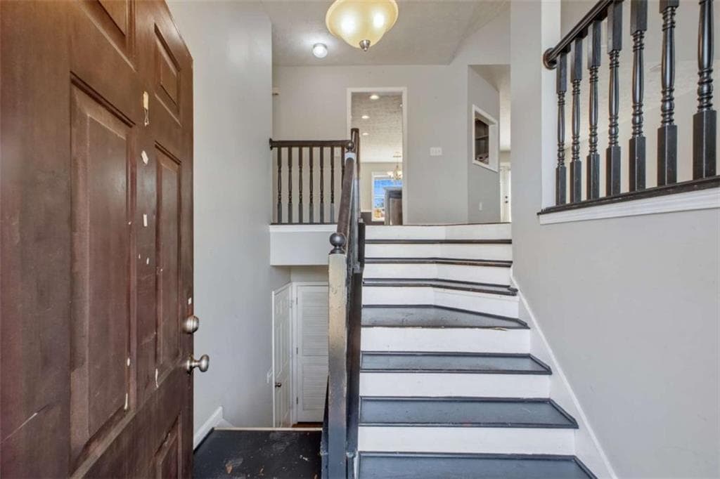 5 bedroom, 3 bathroom, 2,414 sq ft single family residence under contract at 380 Towler Drive, Loganville, GA 30052 — photo 6