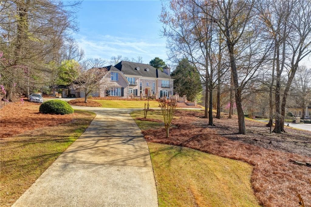 6 bedroom, 8 bathroom, 7,196 sq ft single family residence under contract at 2035 Derby Lane, Braselton, GA 30517 — photo 2