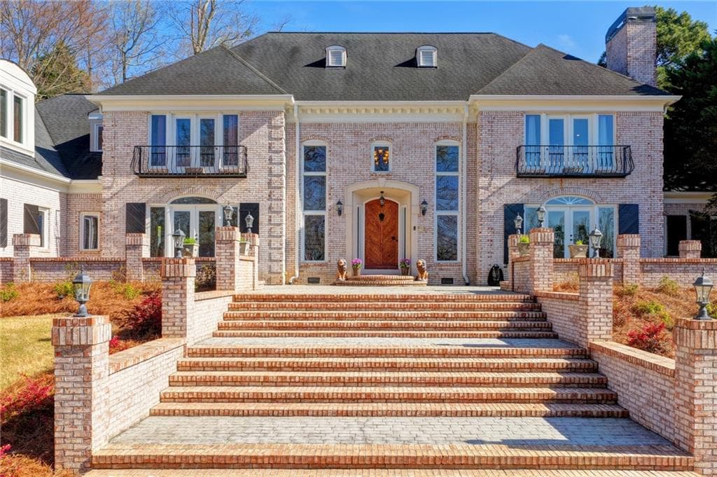 6 bedroom, 8 bathroom, 7,196 sq ft single family residence under contract at 2035 Derby Lane, Braselton, GA 30517 — photo 6