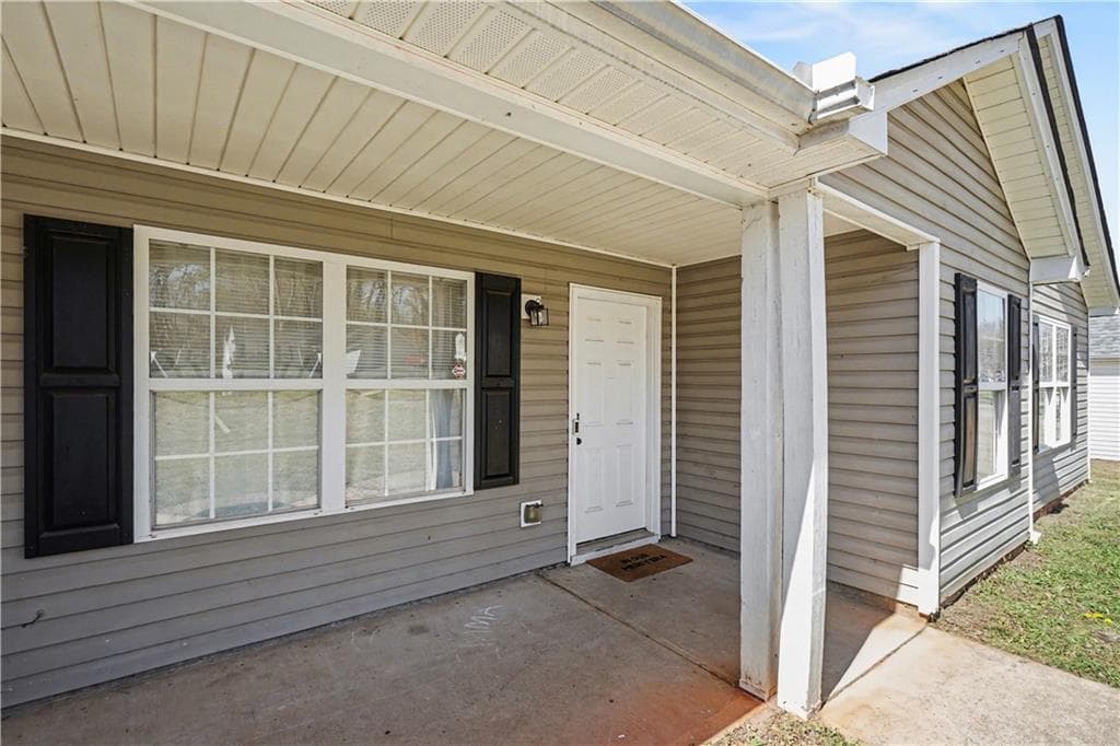 3 bedroom, 2 bathroom, 1,231 sq ft single family residence under contract at 427 Shenandoah Court, Winder, GA 30680 — photo 9
