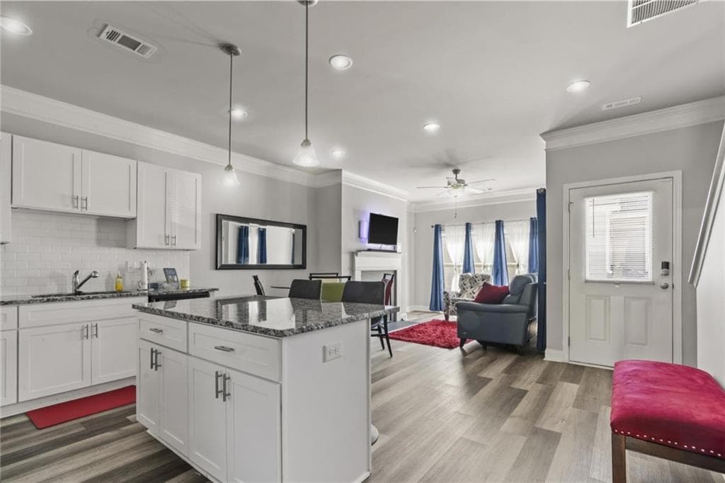 3 bedroom, 3 bathroom, 1,570 sq ft townhouse for sale at 460 Village Creek Drive B, Atlanta, GA 30354 — photo 4