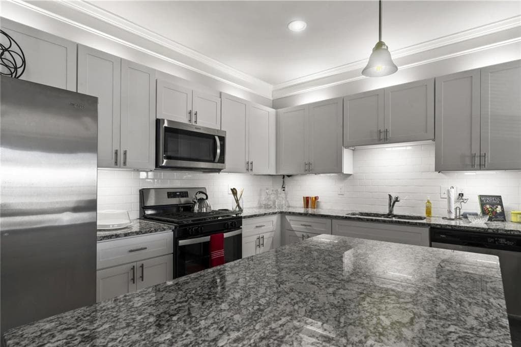 3 bedroom, 3 bathroom, 1,570 sq ft townhouse for sale at 460 Village Creek Drive B, Atlanta, GA 30354 — photo 2