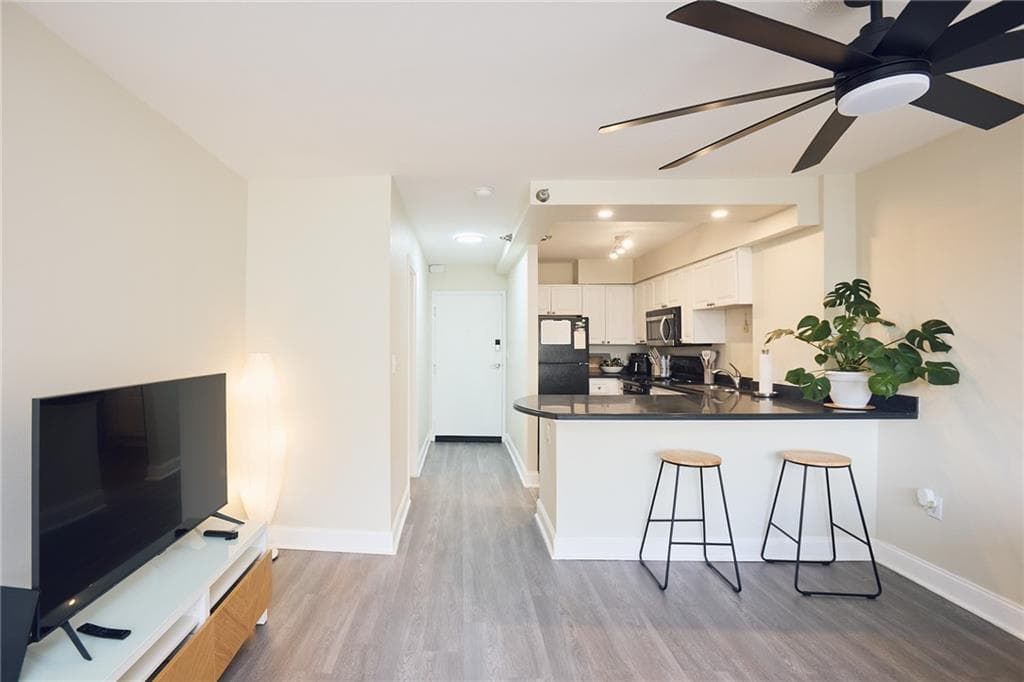 1 bathroom, 505 sq ft condominium for rent at 2479 Peachtree Road 611, Atlanta, GA 30305 for $1,600 a month — photo 1 of 20