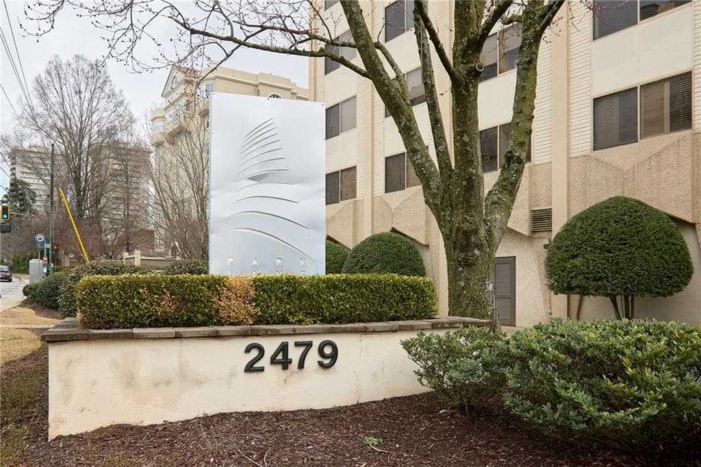 1 bathroom, 505 sq ft condominium for rent at 2479 Peachtree Road 611, Atlanta, GA 30305 for $1,600 a month — photo 2