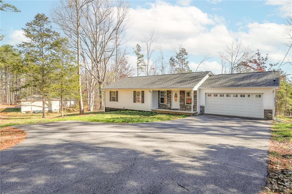 3 bedroom, 2 bathroom, 1,168 sq ft single family residence for sale at 3642 Williams Bridge Road, Toccoa, GA 30577