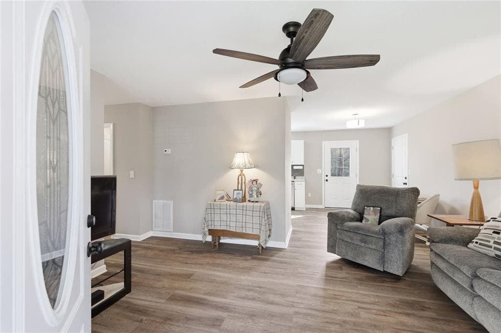 3 bedroom, 2 bathroom, 1,168 sq ft single family residence for sale at 3642 Williams Bridge Road, Toccoa, GA 30577 — photo 6