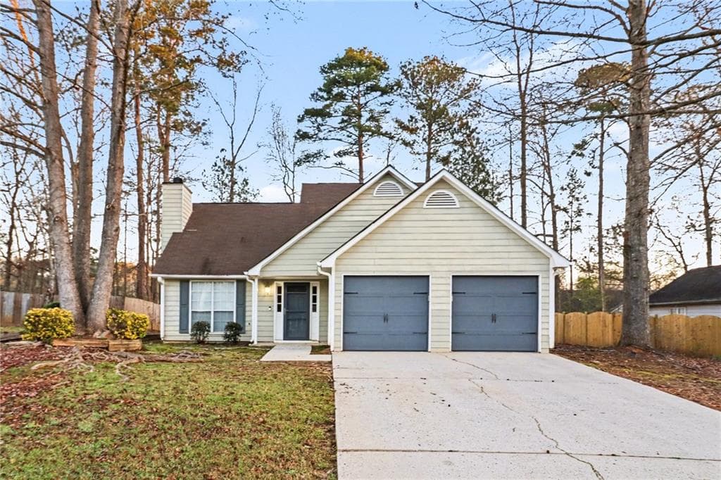 3 bedroom, 2 bathroom, 1,560 sq ft single family residence under contract at 725 River Mist Drive, Jonesboro, GA 30238