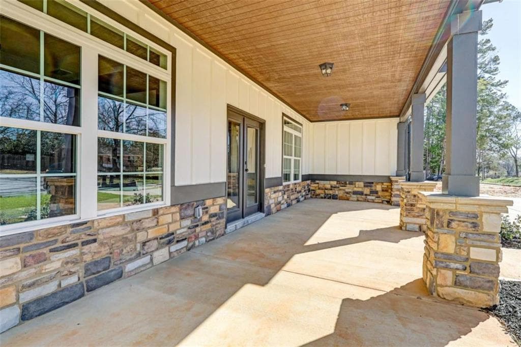 5 bedroom, 4 bathroom, 3,348 sq ft single family residence under contract at 1080 NE Eastview Road, Conyers, GA 30012 — photo 4