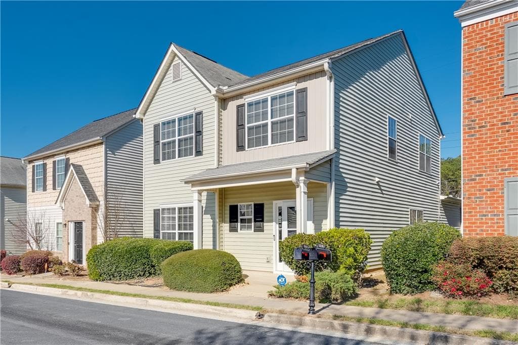 3 bedroom, 3 bathroom, 2,056 sq ft single family residence for sale at 3142 Imperial Circle, Atlanta, GA 30311
