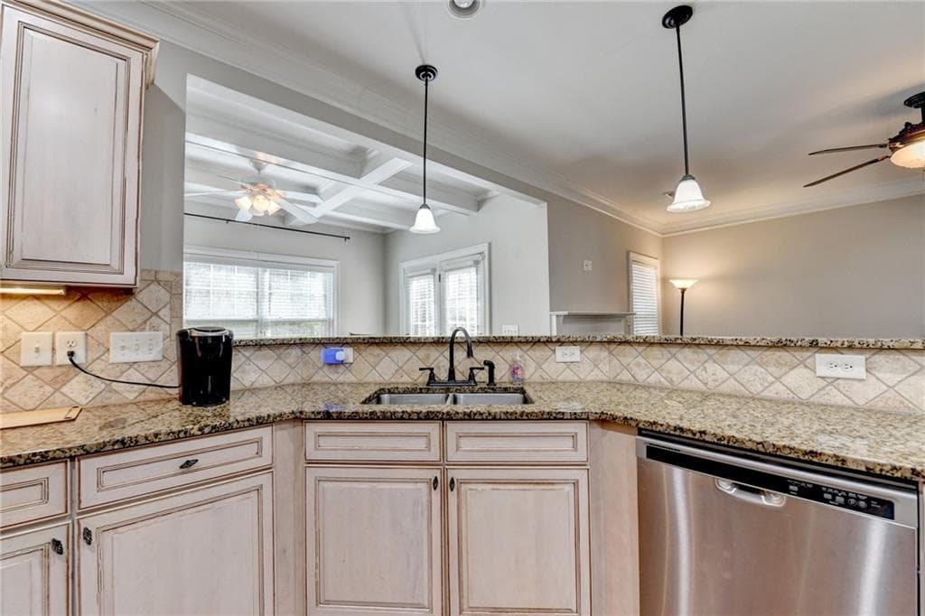 3 bedroom, 3 bathroom, 1,934 sq ft townhouse for sale at 3013 Amberglen Court, Cumming, GA 30040 — photo 6
