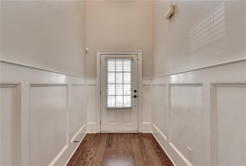 3 bedroom, 3 bathroom, 1,934 sq ft townhouse for sale at 3013 Amberglen Court, Cumming, GA 30040 — photo 2