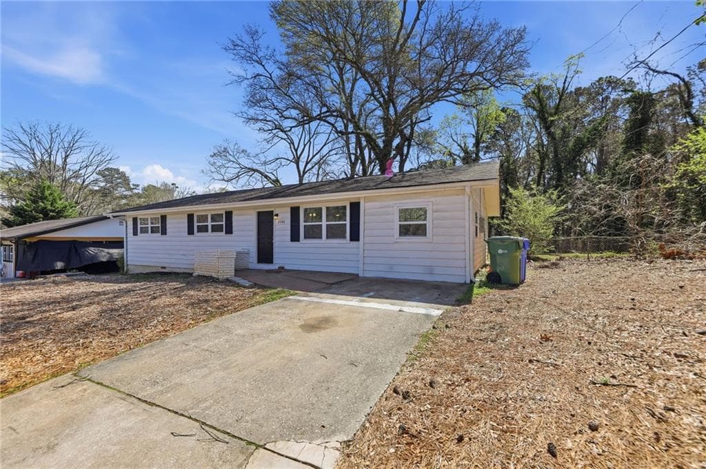 5 bedroom, 2 bathroom, 1,426 sq ft single family residence for sale at 2086 Fairburn Road, Atlanta, GA 30331 — photo 2