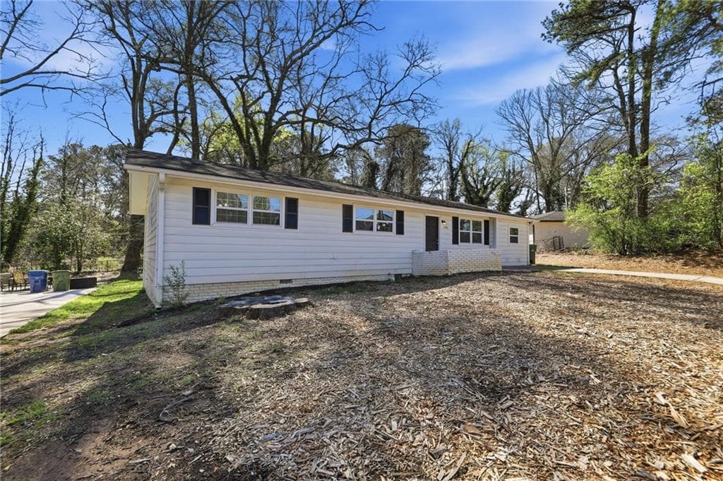 5 bedroom, 2 bathroom, 1,426 sq ft single family residence for sale at 2086 Fairburn Road, Atlanta, GA 30331 — photo 3