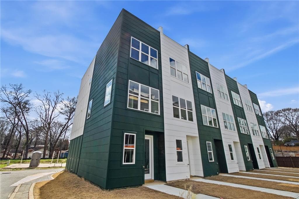 2 bedroom, 3 bathroom, 1,550 sq ft townhouse for sale at 2029 Memorial Drive 45, Atlanta, GA 30317