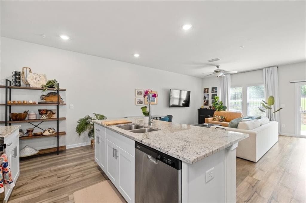 3 bedroom, 3 bathroom, 1,636 sq ft townhouse for sale at 1729 Hyssop Boulevard, Mableton, GA 30126 — photo 8
