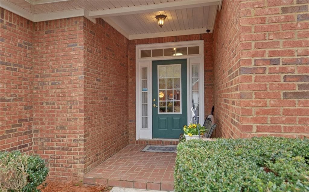 3 bedroom, 2 bathroom, 2,138 sq ft single family residence for sale at 926 Brenau Point Drive, Gainesville, GA 30501 — photo 3