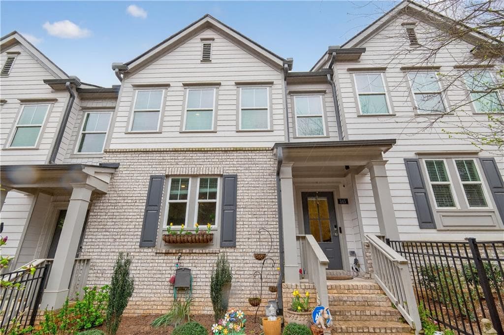 4 bedroom, 4 bathroom, 2,510 sq ft townhouse for sale at 345 Vista Lane, Woodstock, GA 30189
