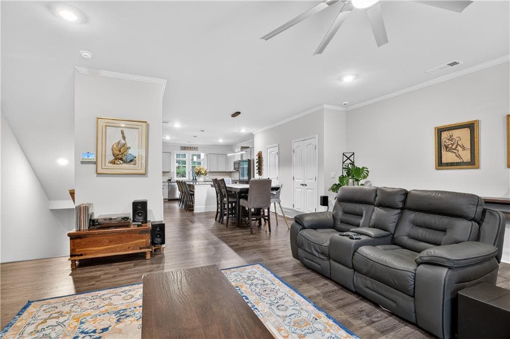 4 bedroom, 4 bathroom, 2,510 sq ft townhouse for sale at 345 Vista Lane, Woodstock, GA 30189 — photo 3