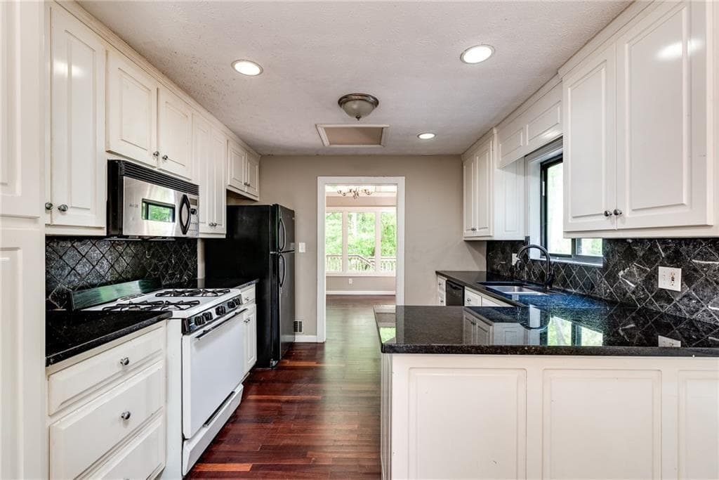 4 bedroom, 3 bathroom, 2,493 sq ft single family residence for sale at 1771 Blackwell Road, Marietta, GA 30066 — photo 4