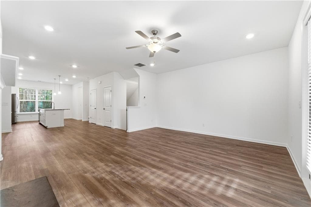 3 bedroom, 4 bathroom, 2,001 sq ft townhouse for sale at 1621 Avery Way, Tucker, GA 30084 — photo 9