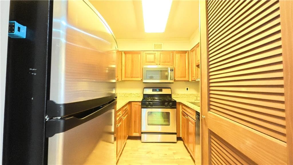 1 bedroom, 1 bathroom, 837 sq ft condominium for sale at 2479 Peachtree Road 1306, Atlanta, GA 30305 — photo 10