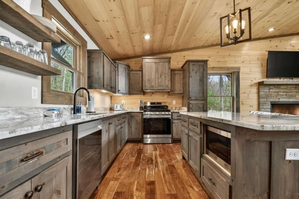 3 bedroom, 4 bathroom, 2,080 sq ft single family residence for sale at 171 Cohutta Overlook Lane, Blue Ridge, GA 30513 — photo 10