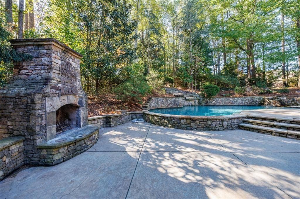 5 bedroom, 7 bathroom, 7,382 sq ft single family residence for sale at 2893 Thurleston Lane, Duluth, GA 30097 — photo 5