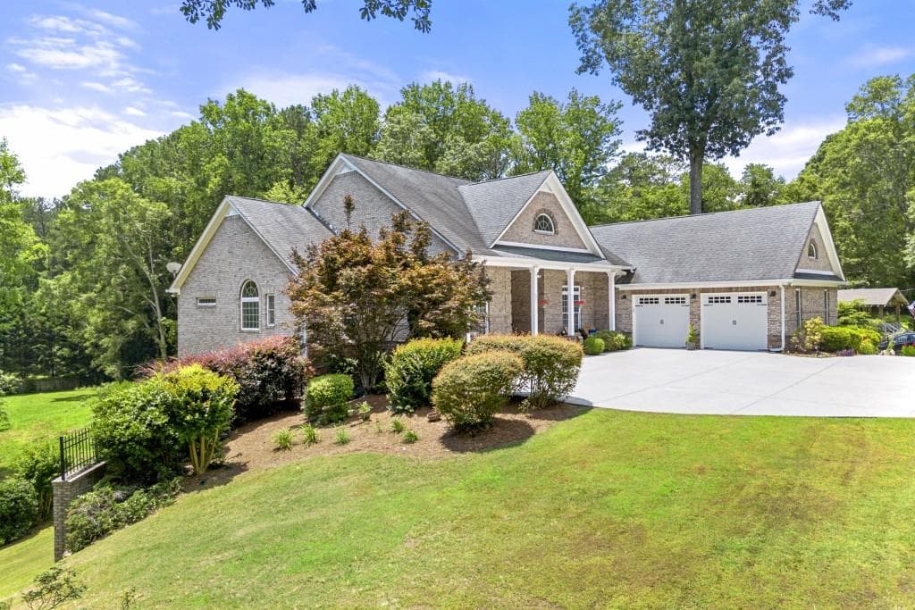 6 bedroom, 5 bathroom, 6,240 sq ft single family residence for sale at 4829 Moon Road, Powder Springs, GA 30127 — photo 2