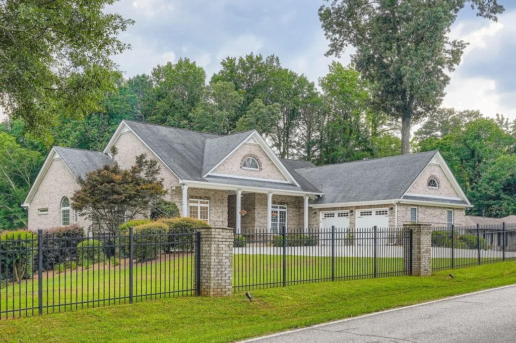 6 bedroom, 5 bathroom, 6,240 sq ft single family residence for sale at 4829 Moon Road, Powder Springs, GA 30127 — photo 3