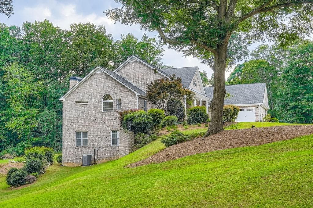 6 bedroom, 5 bathroom, 6,240 sq ft single family residence for sale at 4829 Moon Road, Powder Springs, GA 30127 — photo 4
