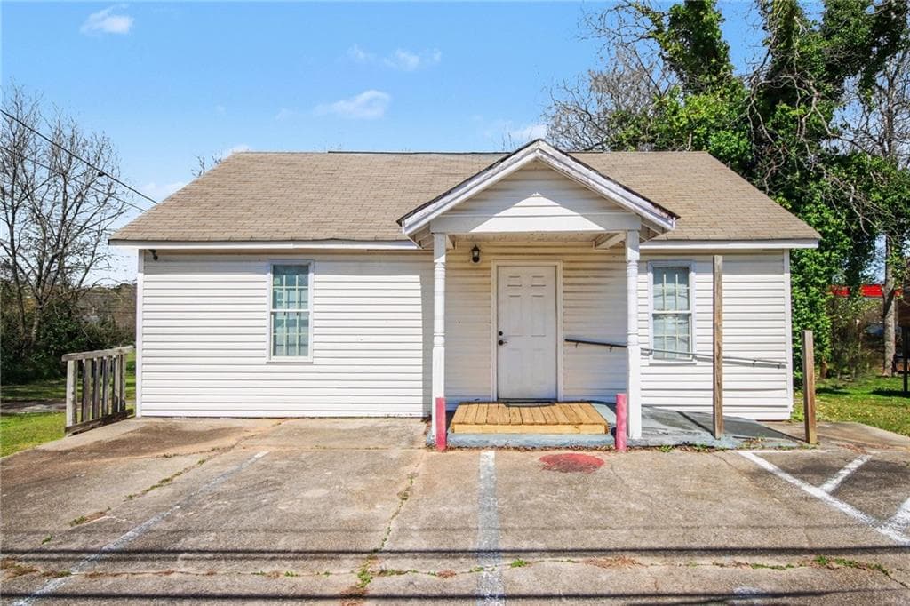 1 bathroom, 1,152 sq ft single family residence sold at 33 Fair Street, Newnan, GA 30263