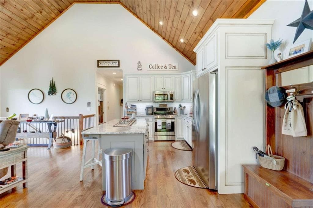 4 bedroom, 3 bathroom, 2,776 sq ft single family residence for sale at 2079 Gallatin Road, Young Harris, GA 30582 — photo 6