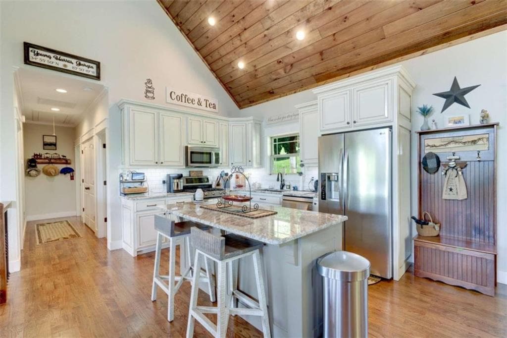 4 bedroom, 3 bathroom, 2,776 sq ft single family residence for sale at 2079 Gallatin Road, Young Harris, GA 30582 — photo 5